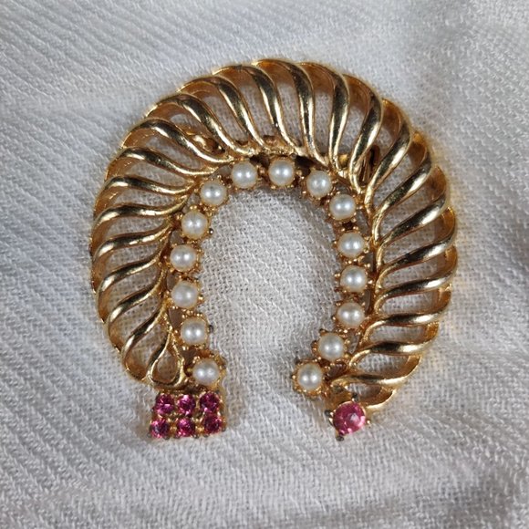 Vintage Gerrys Horseshoe Brooch Pin Faux Pearls Pink Rhinestones Chic Gold Tone - Picture 9 of 10